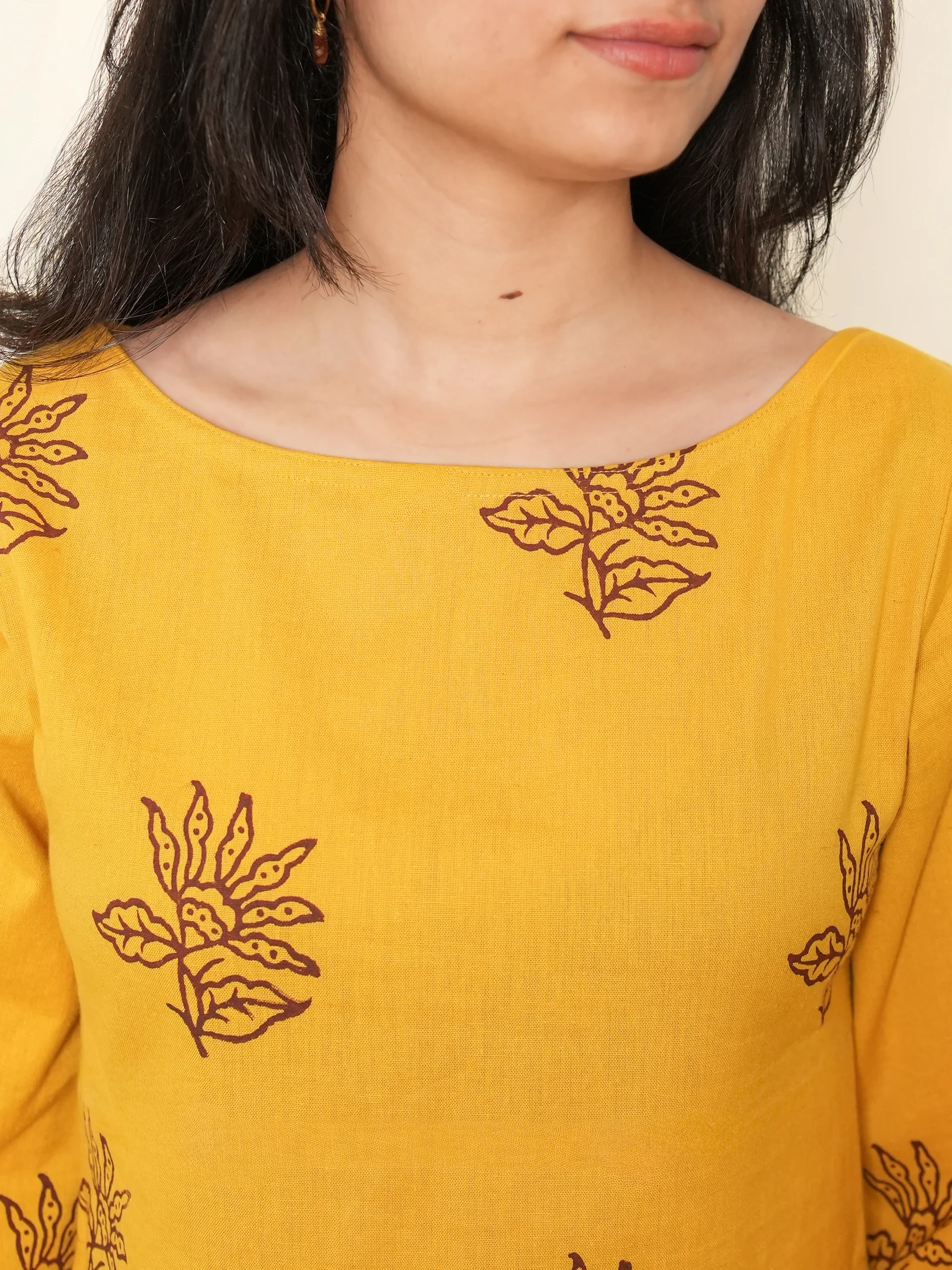 Sunehri Bell Sleeved Short Kurti view 4